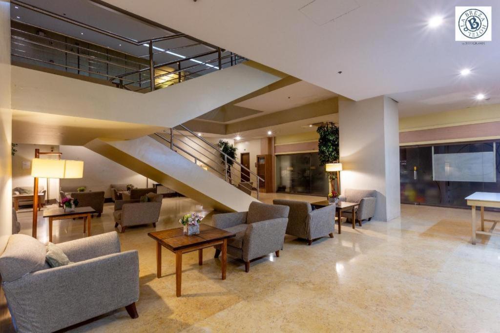 La Breza Hotel Quezon City Exterior photo