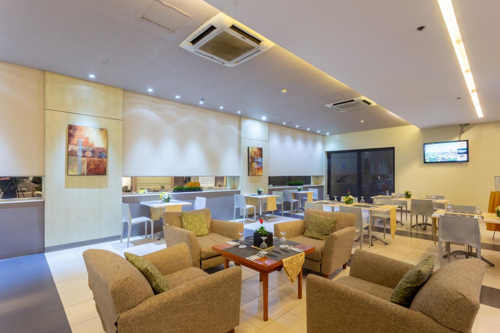 La Breza Hotel Quezon City Exterior photo