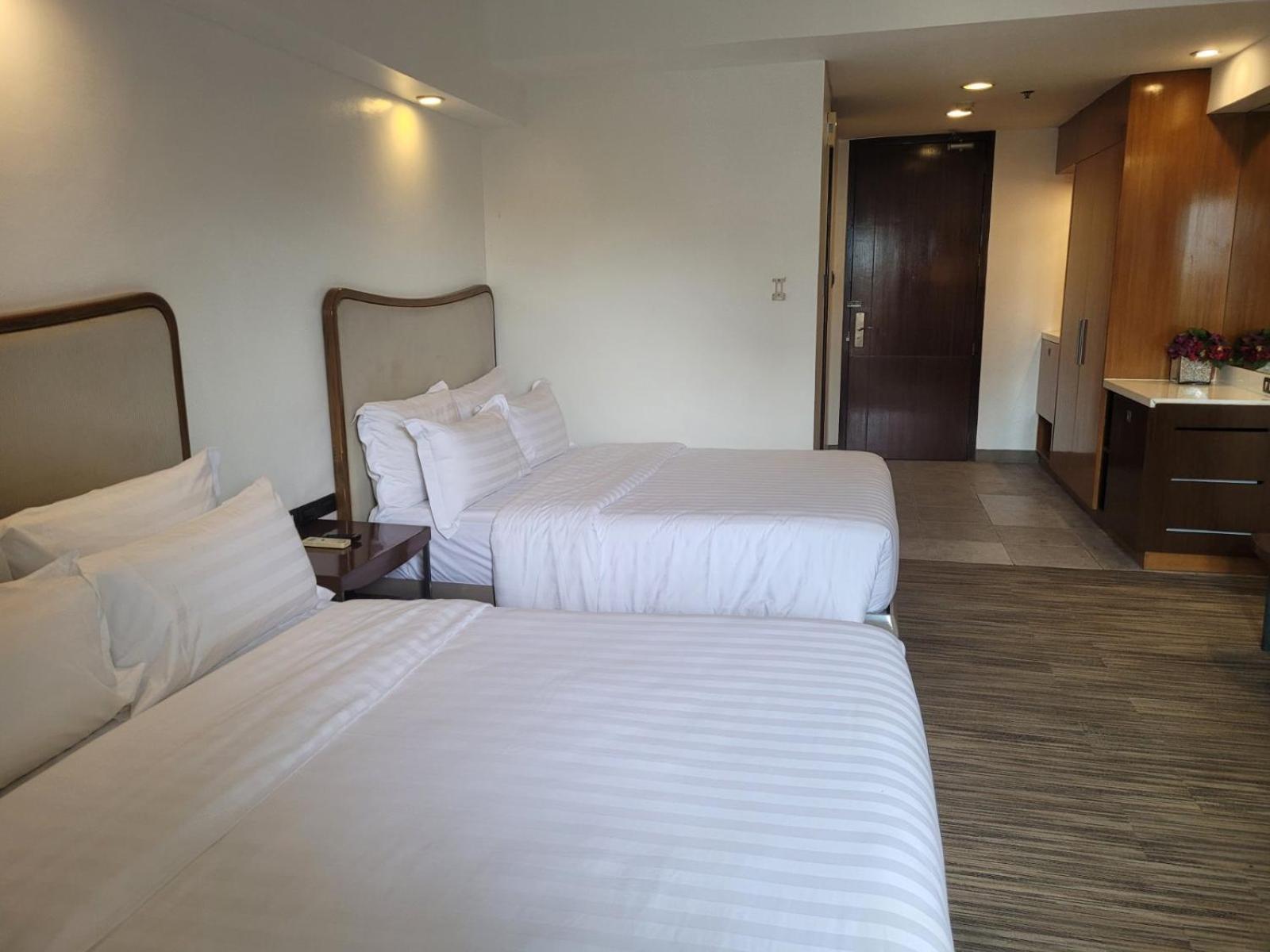 La Breza Hotel Quezon City Exterior photo