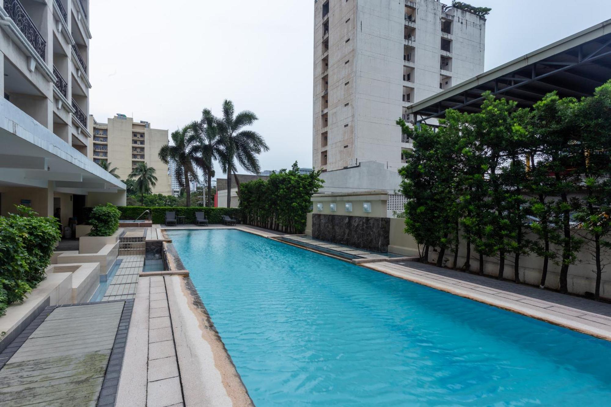 La Breza Hotel Quezon City Exterior photo